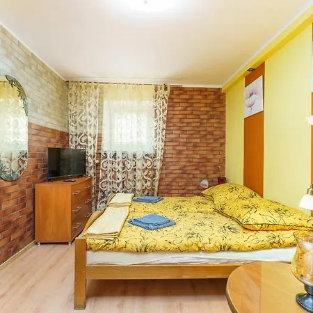 Goscinne Pod Roza Apartment *