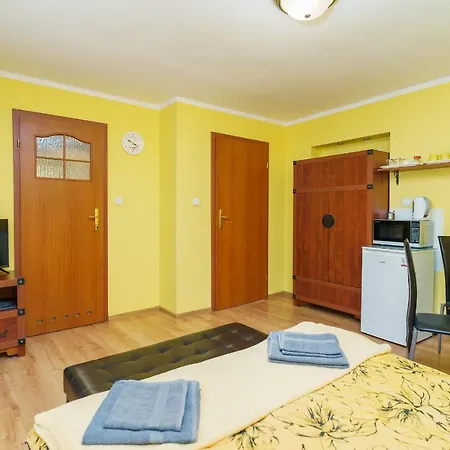 Goscinne Pod Roza Apartment *
